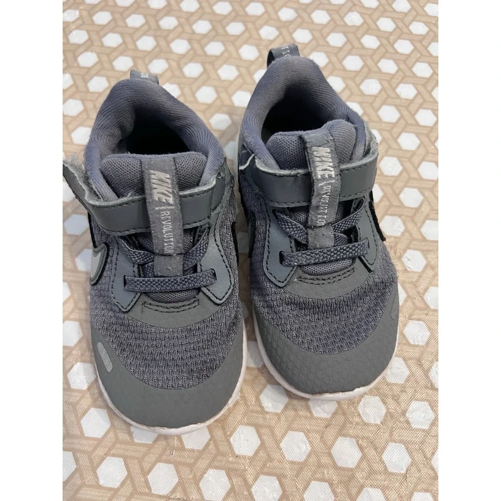 Nike Revolution 5 Toddler Size‎ 7C Gray Sneaker Hook Loop Running Shoe